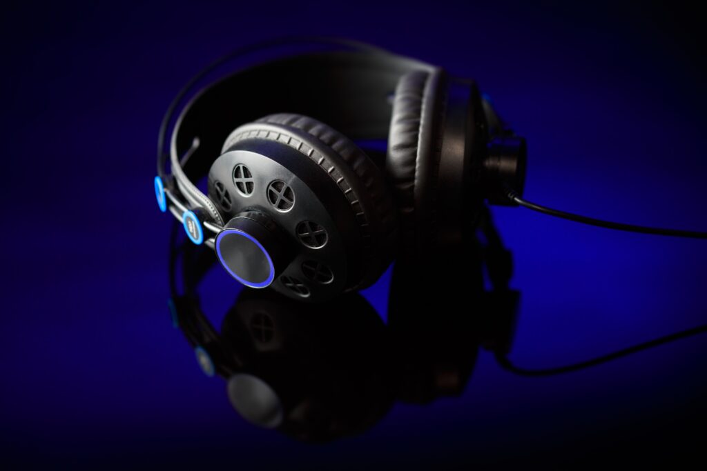 Auriculares premium Sounicx con iluminación azul